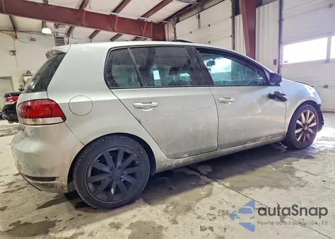 2011 Volkswagen Golf z USA, uszkodzony, nr VIN WVWDM7AJ7BW347329
